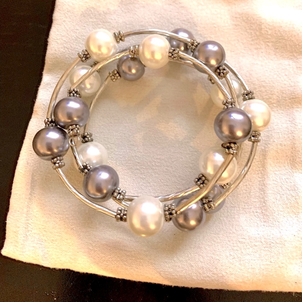 Wrap bracelet silver with black and white pearls